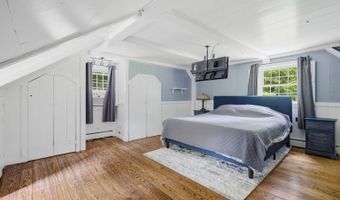 16 Ramblewood Dr, Branford, CT 06405