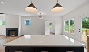 9041 Stonewall Rd, Appomattox, VA 24522