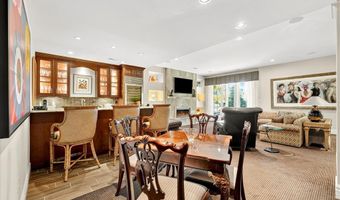 295 Meadowbrook Country Club Est, Ballwin, MO 63011