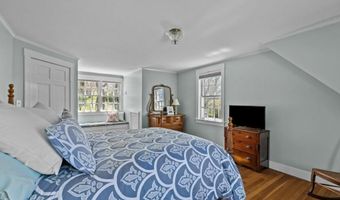 10 West Ave, Tiverton, RI 02878