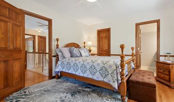 10 Colonial Dr, Clinton, CT 06413