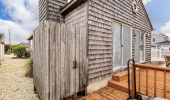 66 Wind Jammer Ct, Bayville, NJ 08721