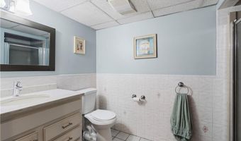 6 Varnum Ave, Bristol, RI 02809