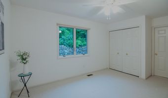 588 Green Rd, Ann Arbor, MI 48105