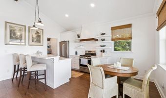 810 S Beach Blvd, Bay St. Louis, MS 39520