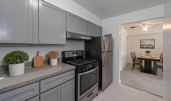 5200 QUINCY St 304, Bladensburg, MD 20710