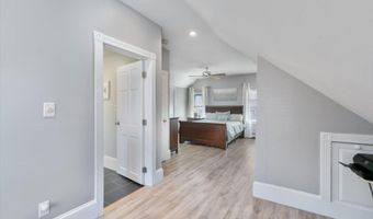 87 Friend St A, Amesbury, MA 01913