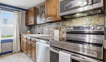103 W KING St, Abbottstown, PA 17301