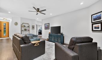 810 Spyglass Hill Dr, Bedford, IN 47421