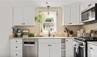 162 Thatcher St, East Providence, RI 02916