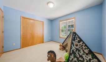 1424 E KEYSTONE Ln, Appleton, WI 54913