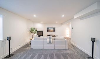 576 Hollow Dr, Ammon, ID 83401