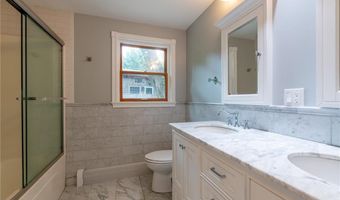91 Inez St, Narragansett, RI 02882
