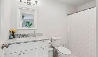 239 A Foreside Rd, Falmouth, ME 04105