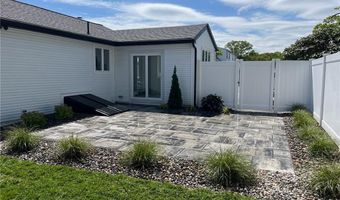 55 Brookfield Dr, Cranston, RI 02920