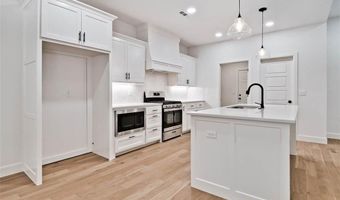 1 Claypole Ln, Bella Vista, AR 72715