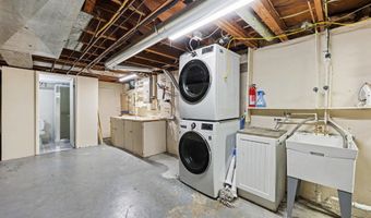 1597 Greenview Dr, Ann Arbor, MI 48103