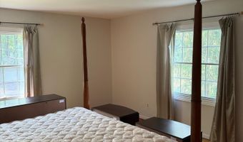 3925 Waldenwood Dr, Ann Arbor, MI 48105