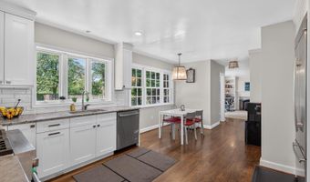 6720 NEWBOLD Dr, Bethesda, MD 20817