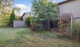 747 Peninsula Ct, Ann Arbor, MI 48105
