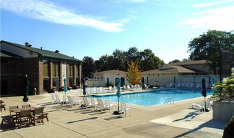 1011 Williamsburg Cir, Warwick, RI 02886
