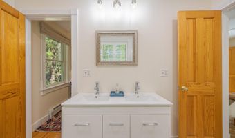 7 Greenway Ct, Bar Harbor, ME 04609