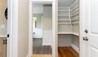 439 Broadway St D, Newport, RI 02840