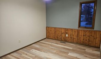 806 E Springfield St, Aurora, MO 65605