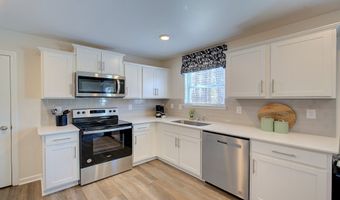 4 Virginia Commons Dr, Arden, NC 28704