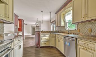 19328 Stirrup Dr, Abingdon, VA 24211