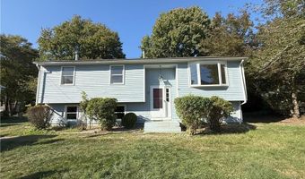 7 Leatherleaf Rd, Narragansett, RI 02882