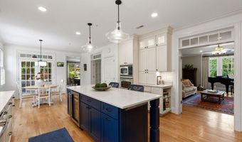 7032 WILSON Ln, Bethesda, MD 20817