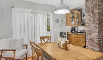 5 Conrad Ct, Newport, RI 02840