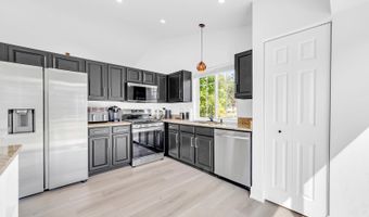 235 Aberdeen Dr, Algonquin, IL 60102