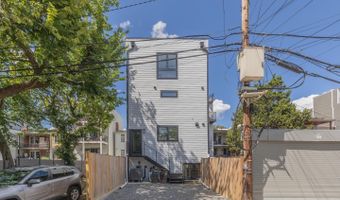 722 KENYON St NW #3, Washington, DC 20010