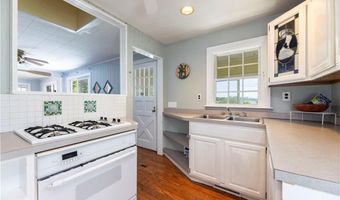 43 Flintstone Rd, Narragansett, RI 02882