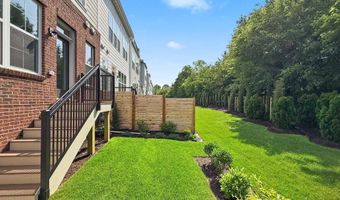 2550 FARMSTEAD Dr, Rockville, MD 20850