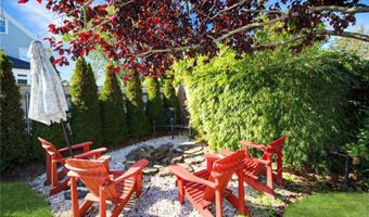 99 Roseneath Ave, Newport, RI 02840