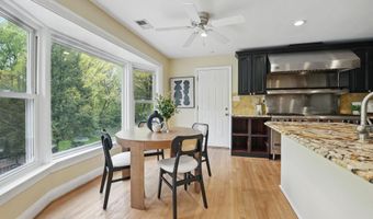 8121 BRIAR CREEK Dr, Annandale, VA 22003