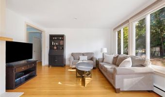 6 Conway Dr, Barrington, RI 02806