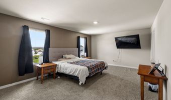 605 Ellis Cir, Adel, IA 50003