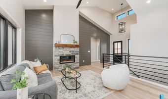 2516 E Chestnut Trl, Brandon, SD 57005