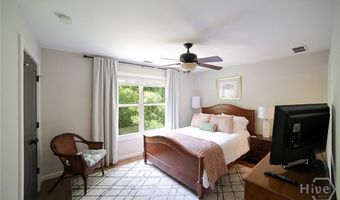 132 N Poplar St, Athens, GA 30606