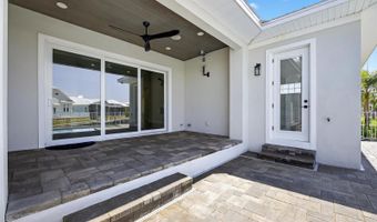 614 PINCKNEY Dr, Apollo Beach, FL 33572