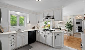 48 Flagg Ave, Warwick, RI 02886
