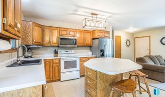 116 W Chicory Dr, Brandon, SD 57005
