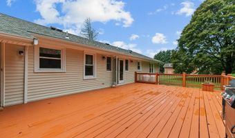 6 Wabasso Ter, Middletown, RI 02842