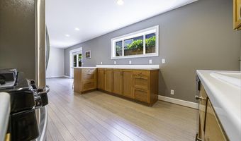 923 Bellview Ave 1, Ashland, OR 97520