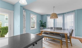 11 Ann St, Newport, RI 02840