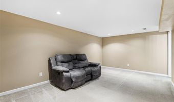 7133 Circleview Dr, Affton, MO 63123